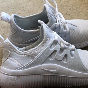 Women's Nike Acalme tennis shoes